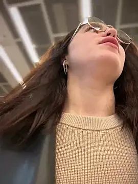 Snapshot of meow_girl chatting on 10.28.25 meow girl online show from 10.28.25