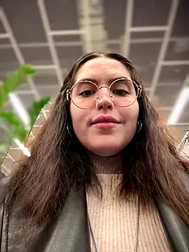 Snapshot of meow_girl chatting on 10.29.25 meow girl online show from 10.29.25