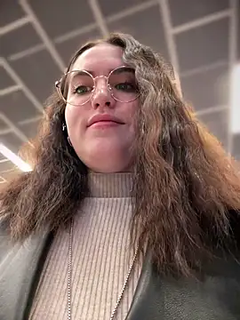 Snapshot of meow_girl chatting on 10.30.25 meow girl online show from 10.30.25