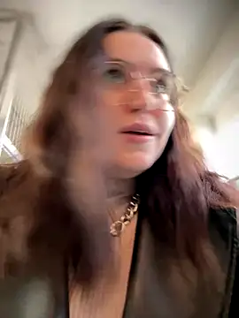 Snapshot of meow_girl chatting on 10.31.25 meow girl online show from 10.31.25