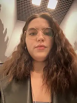 Snapshot of meow_girl chatting on 11.02.25 meow girl online show from 11.02.25