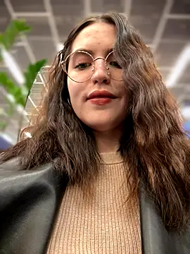 Snapshot of meow_girl chatting on 11.03.25 meow girl online show from 11.03.25