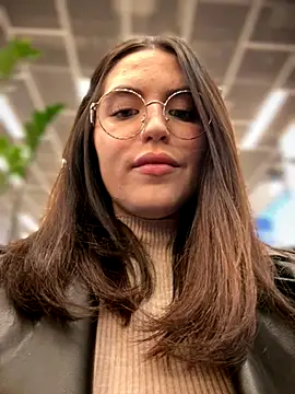 Snapshot of meow_girl chatting on 11.05.25 meow girl online show from 11.05.25