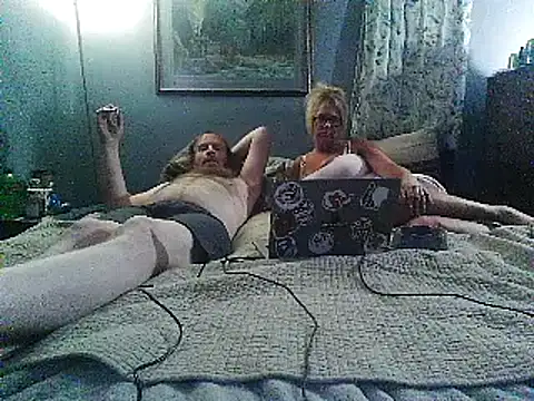 Snapshot of letsgetdirty1981 chatting on 02.05.25 letsgetdirty1981 online show from 02.05.25