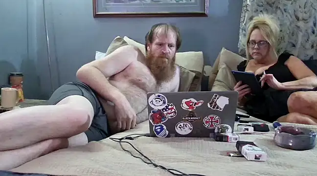 Snapshot of letsgetdirty1981 chatting on 02.14.25 letsgetdirty1981 online show from 02.14.25