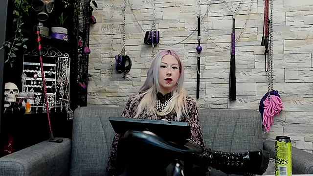 Snapshot of CruelMistress chatting on 04.30.26 CruelMistress online show from 04.30.26