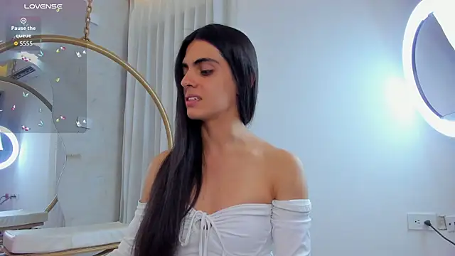 Snapshot of Venusflame__ chatting on 10.31.25 Venusflame online show from 10.31.25