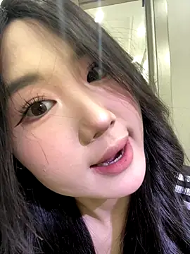 Snapshot of xyebobs chatting on 12.02.25 xyebobs online show from 12.02.25