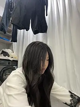 Snapshot of xyebobs chatting on 12.03.25 xyebobs online show from 12.03.25