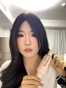 Snapshot of xyebobs chatting on 12.17.25 xyebobs online show from 12.17.25