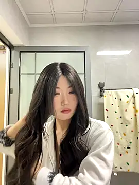 Snapshot of xyebobs chatting on 12.19.25 xyebobs online show from 12.19.25