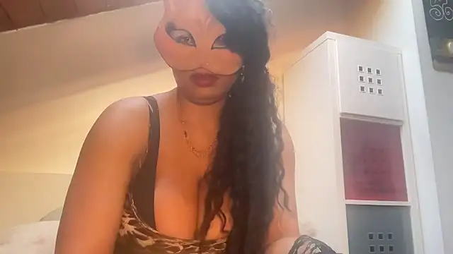 Snapshot of SCARLET-SANTANA chatting on 02.18.25 SCARLET-SANTANA online show from 02.18.25
