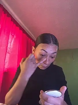 Snapshot of Little_aphrodite chatting on 10.31.25 Little aphrodite online show from 10.31.25