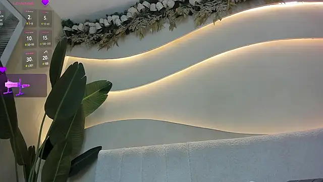 Naomi Dasilva online show from 12.12.24