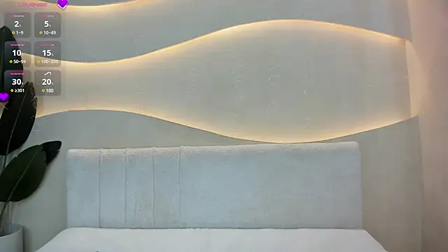 Naomi Dasilva online show from 12.26.24