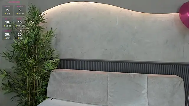 Naomi Dasilva online show from 02.15.25
