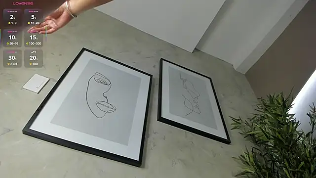 Naomi Dasilva online show from 02.21.25