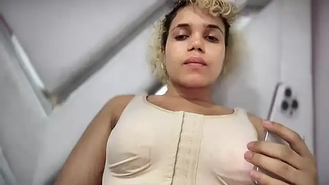 Snapshot of brithneysquirt chatting on 11.12.25 brithneysquirt online show from 11.12.25