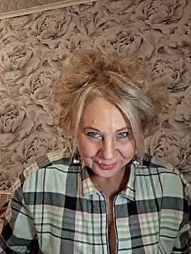 Snapshot of PALETT chatting on 12.15.24 PALETT online show from 12.15.24