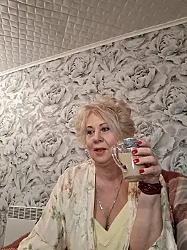 Snapshot of PALETT chatting on 02.21.25 PALETT online show from 02.21.25