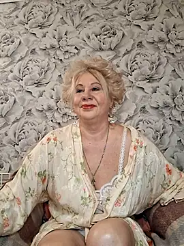 Snapshot of PALETT chatting on 02.28.25 PALETT online show from 02.28.25