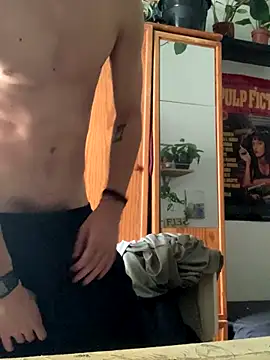 Snapshot of yagoSanchez01 chatting on 10.31.25 yagoSanchez01 online show from 10.31.25