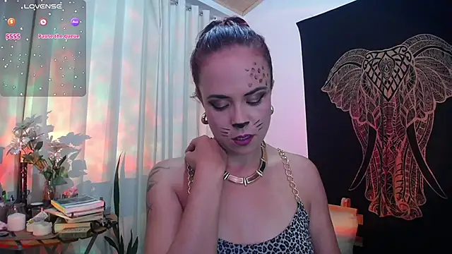 Snapshot of AmaRiv chatting on 10.30.25 AmaRiv online show from 10.30.25