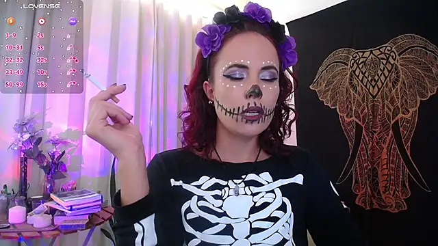 Snapshot of AmaRiv chatting on 10.31.25 AmaRiv online show from 10.31.25