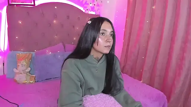  Mia  9 online show from 12.13.24