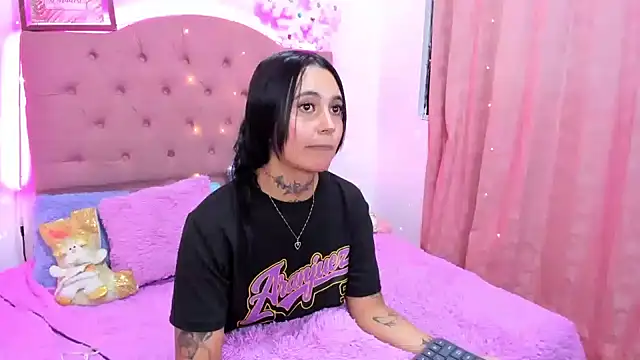  Mia  9 online show from 12.24.24