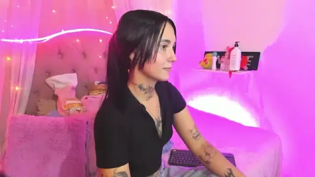  Mia  9 online show from 02.18.25