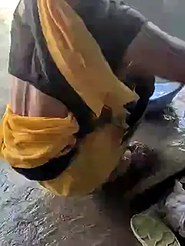 Snapshot of poojaji2024 chatting on 02.27.25 poojaji2024 online show from 02.27.25