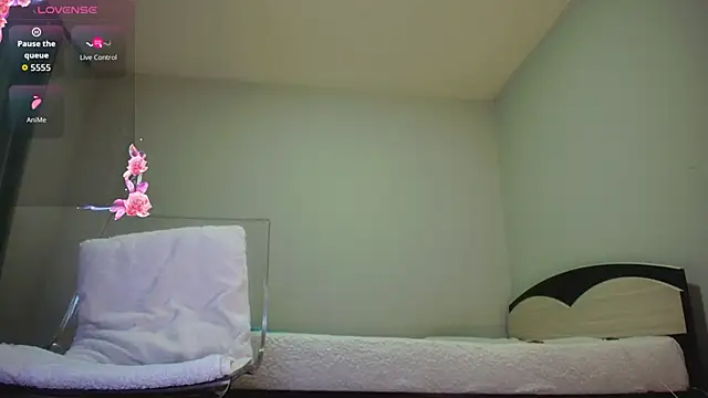 kyliejo18 online show from 12.04.25