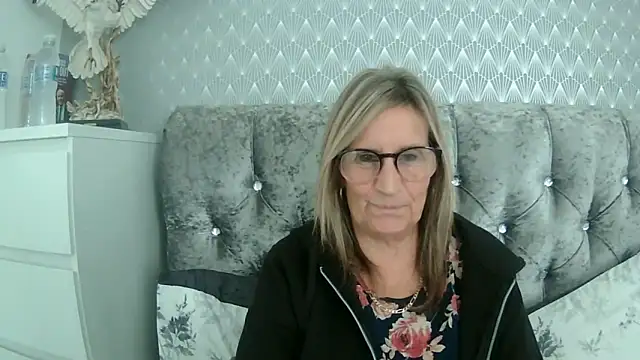 Additive Mature Linda online show from 09.17.25