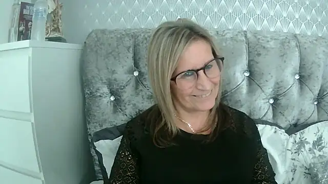 Additive Mature Linda online show from 09.19.25