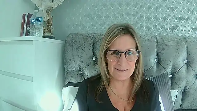Additive Mature Linda online show from 09.21.25
