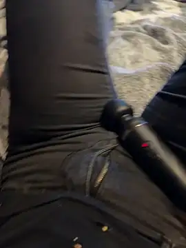 Snapshot of Ana-05 chatting on 11.17.25 Ana-05 online show from 11.17.25