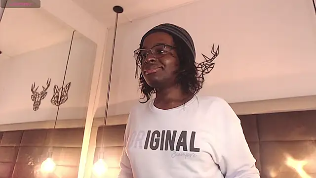 Snapshot of candy_lovee69 chatting on 10.12.25 candy lovee69 online show from 10.12.25