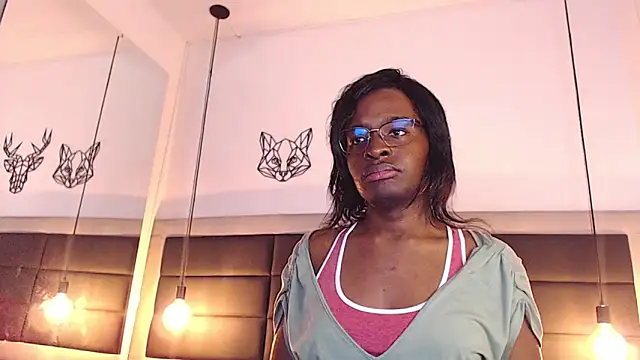 Snapshot of candy_lovee69 chatting on 10.17.25 candy lovee69 online show from 10.17.25