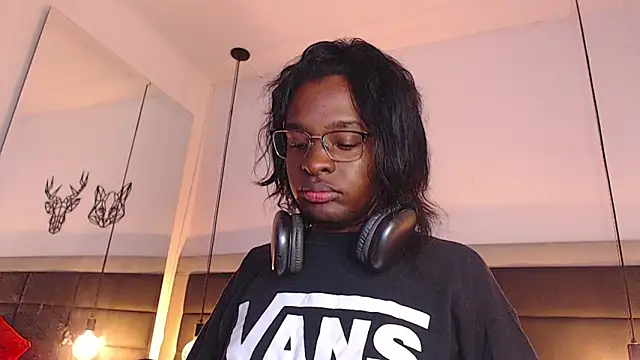 Snapshot of candy_lovee69 chatting on 10.24.25 candy lovee69 online show from 10.24.25