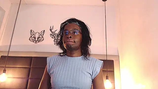 Snapshot of candy_lovee69 chatting on 10.28.25 candy lovee69 online show from 10.28.25