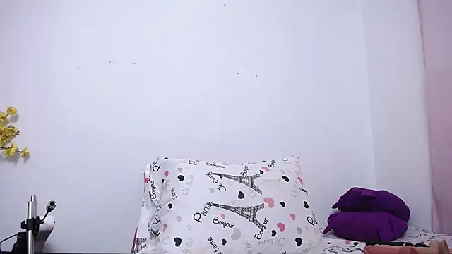 Nicol Love0 online show from 10.08.25