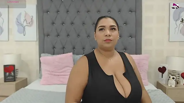 Snapshot of JoslinEvans chatting on 10.23.25 JoslinEvans online show from 10.23.25