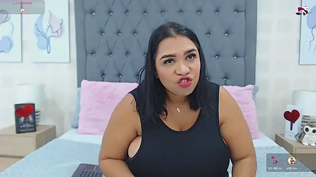 Snapshot of JoslinEvans chatting on 10.24.25 JoslinEvans online show from 10.24.25