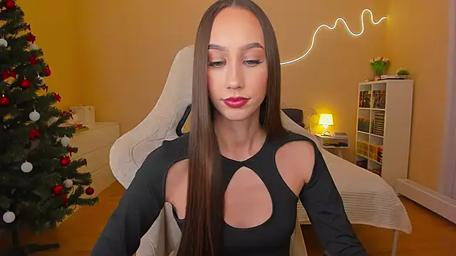 Snapshot of your_emily_ chatting on 01.10.25 your emily online show from 01.10.25