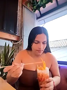 girl milk1 online show from 11.29.25