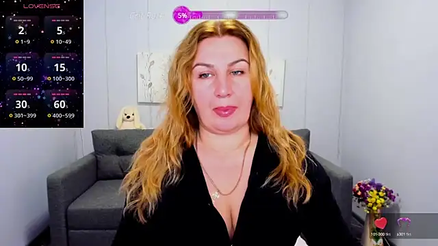 Snapshot of Lili_Crossi chatting on 12.12.24 Lili Crossi online show from 12.12.24