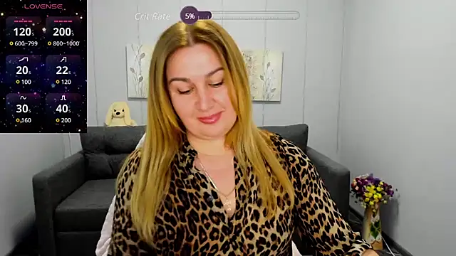 Snapshot of Lili_Crossi chatting on 12.16.24 Lili Crossi online show from 12.16.24