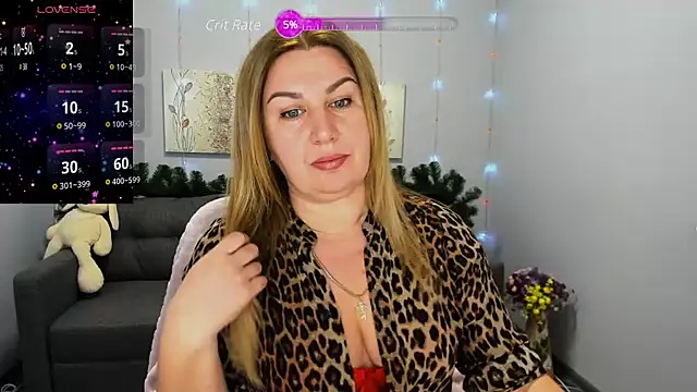 Snapshot of Lili_Crossi chatting on 12.17.24 Lili Crossi online show from 12.17.24