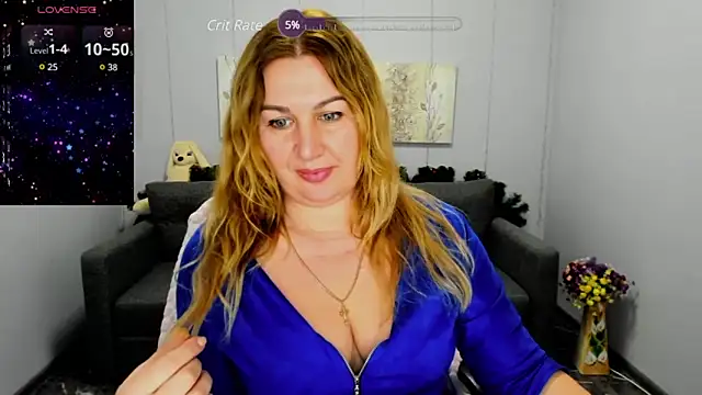 Snapshot of Lili_Crossi chatting on 12.21.24 Lili Crossi online show from 12.21.24